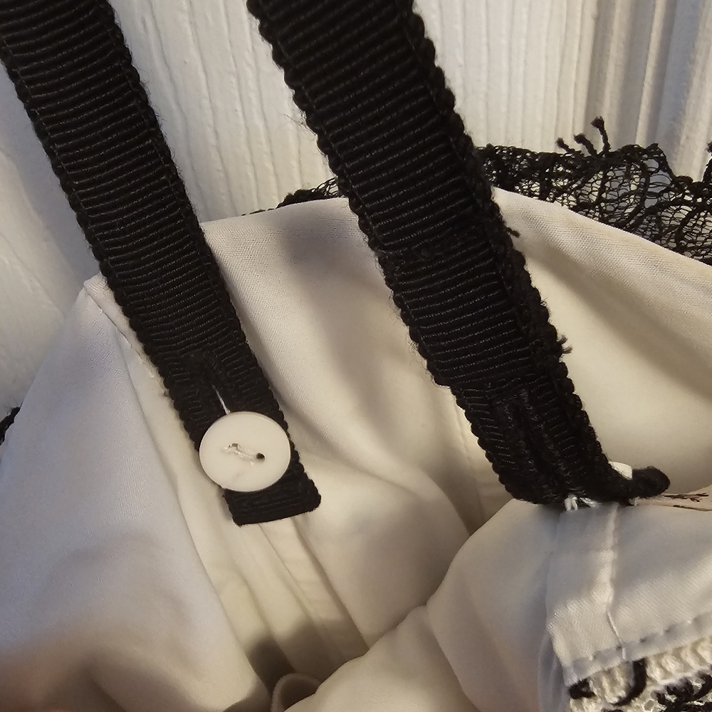 Vintage Nanette Lepore Black and White Floral Lace dress, removable strap - Picture 7 of 7